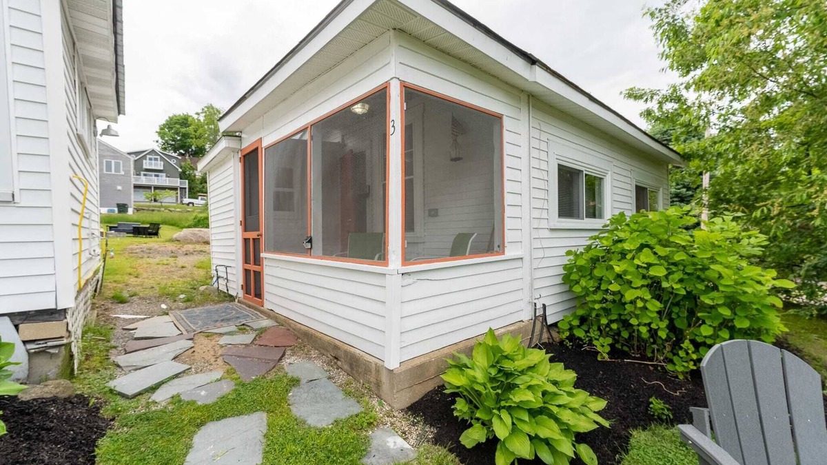 Weirs Beach Cabin | Cottage 3 Summary: Co