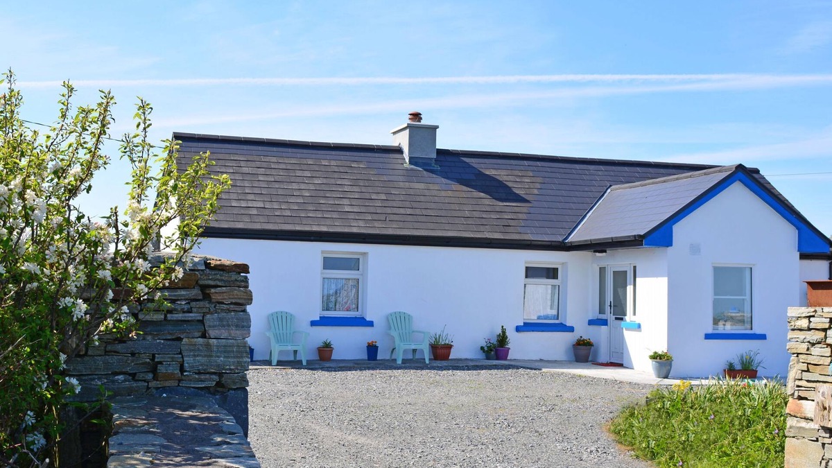 Ballyconneely Cottage | Cottage 312 Ballyconneely - sleeps 6 guests in 3 bedrooms