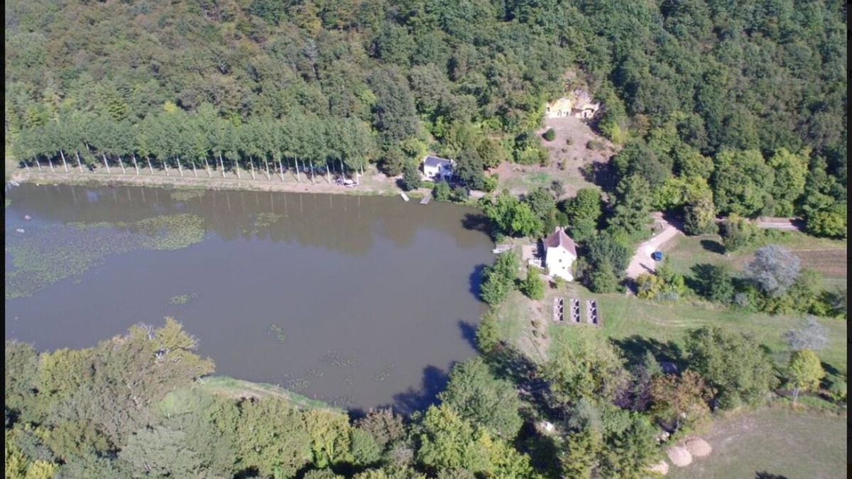 Panzoult House | Cottage 4/6 people on the edge of a fishing pond in the heart of a natural site