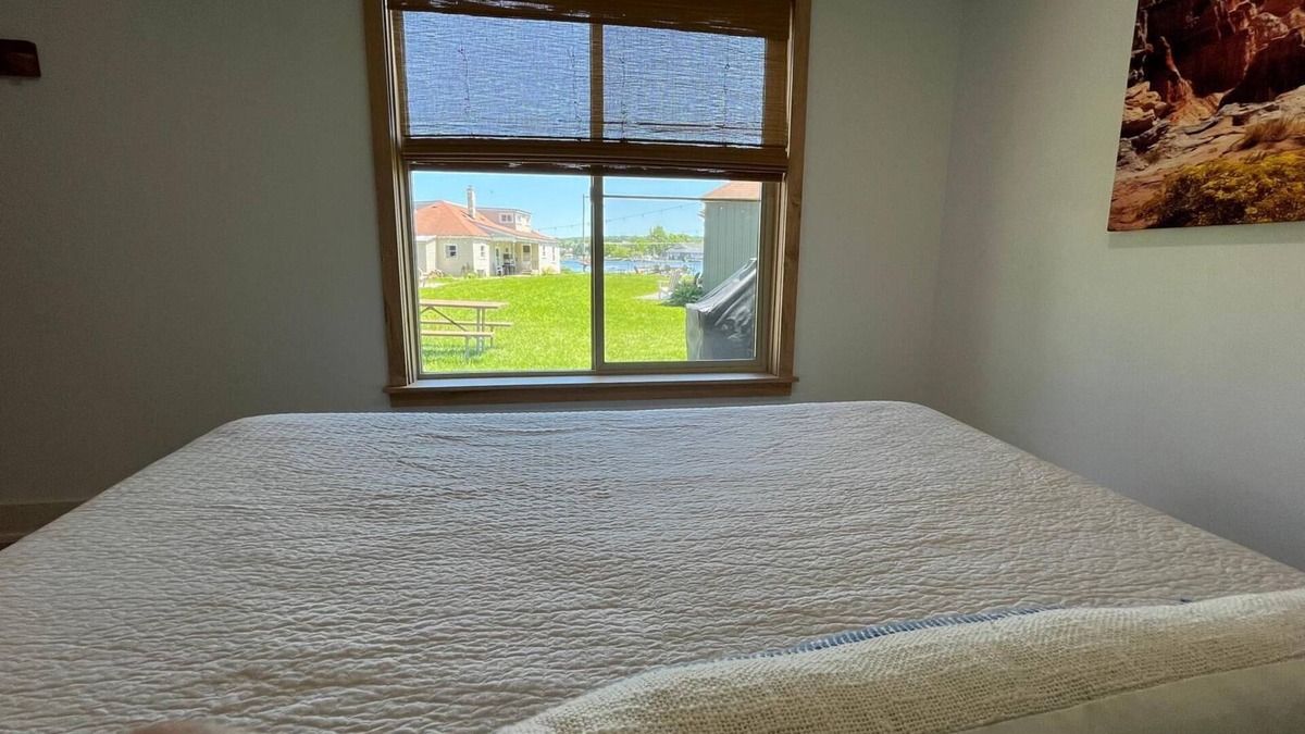 Stow Cottage | Cottage #4 - Beautiful 3 Bedroom Lakefront Cottage - Fully Renovated in 2024!