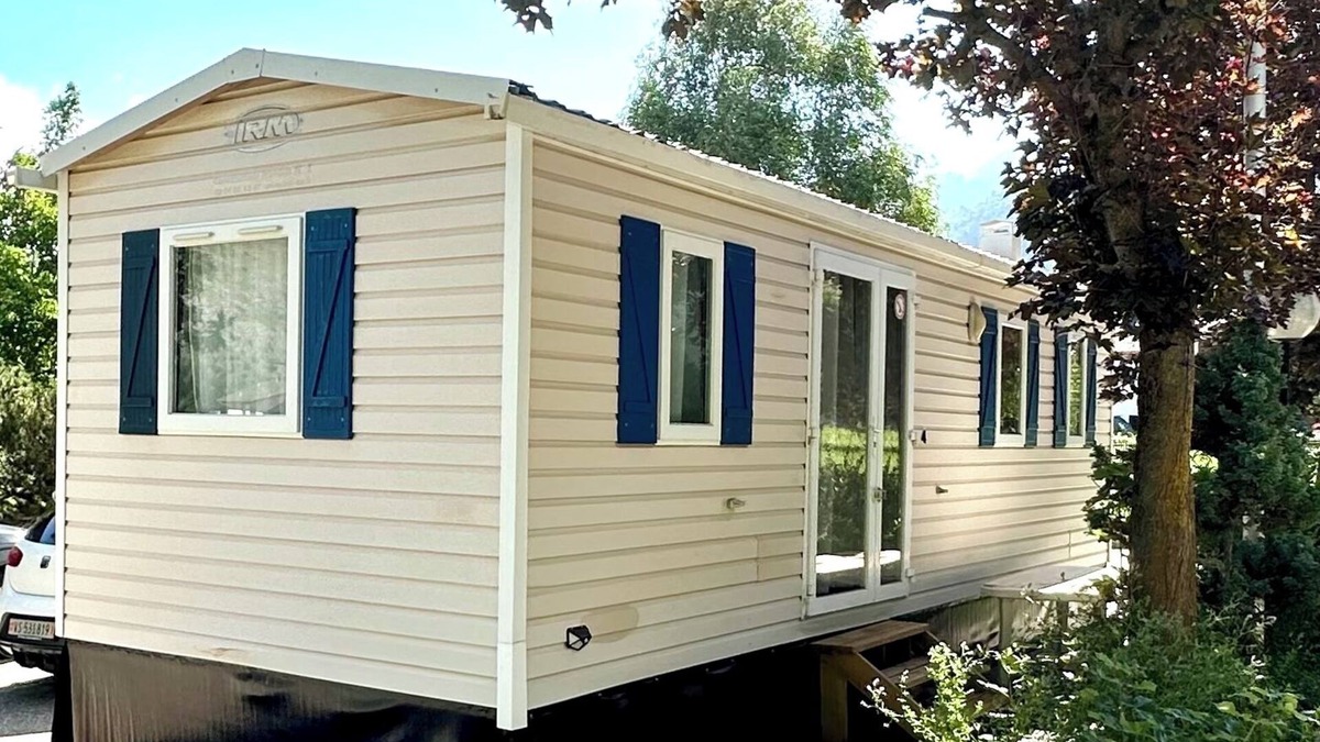 Leuk House | Cottage 4 Ideales 2 Zimmer Mobilhome für 3 Erwachsene +1 Kind auf Ecksofabett