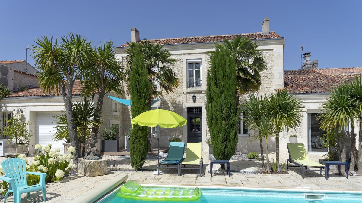 Saint-Porchaire Cottage | Cottage 4 people in exceptional 4 * villa. In the heart of the shopping village