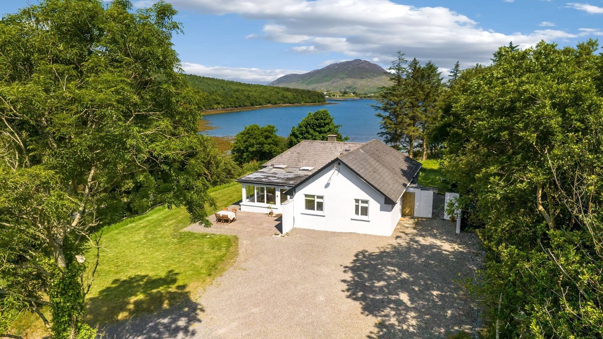 Letterfrack Cottage | Cottage 446 - Letterfrack - sleeps 6 guests in 3 bedrooms