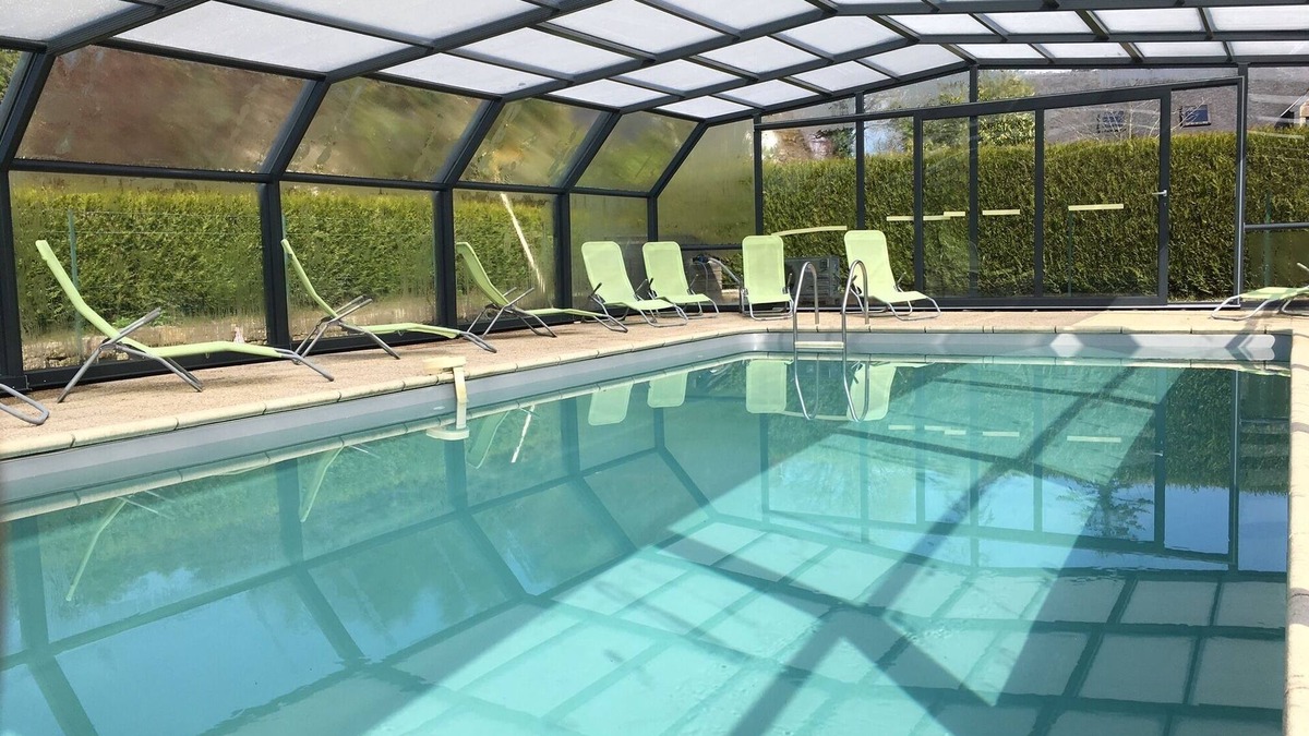 Ploerdut Cottage | cottage 5 people heated and covered swimming pool