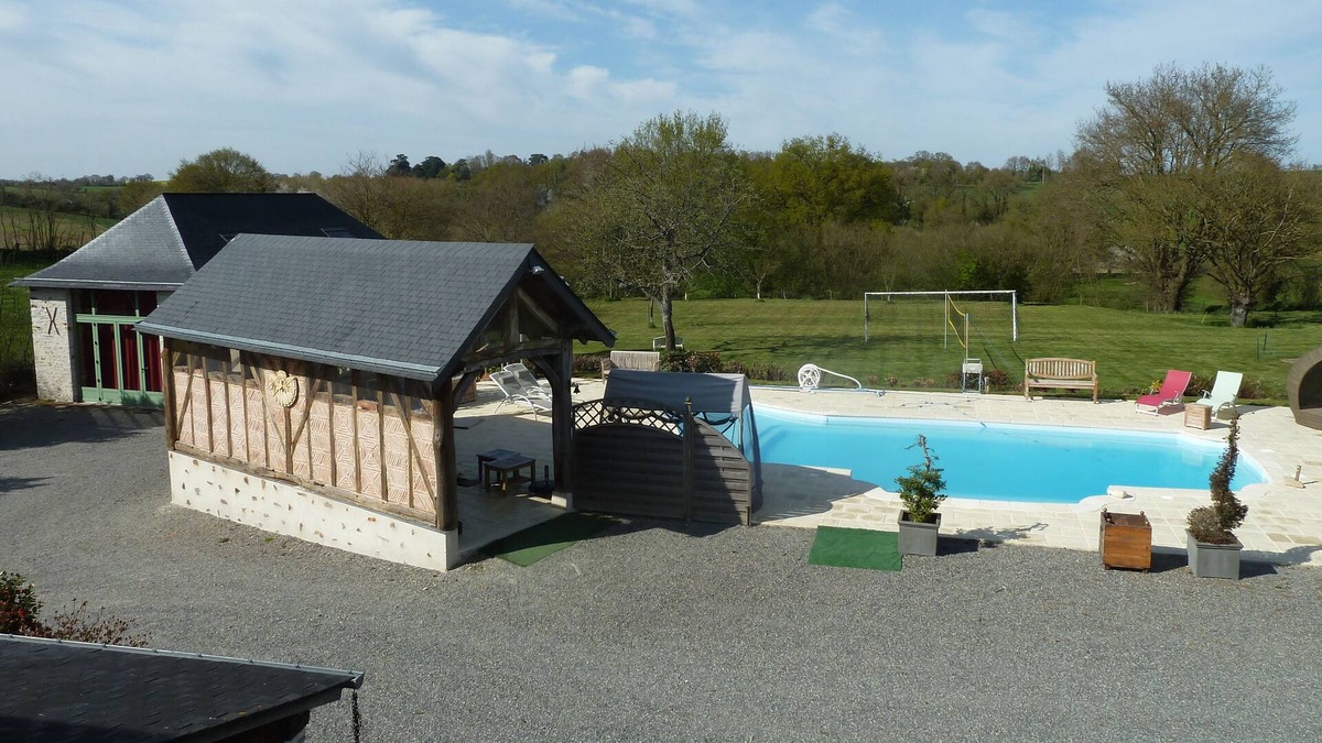 Chateau-Gontier House | Cottage 5 people with swimming pool and possibility of 4-person gite and reception room