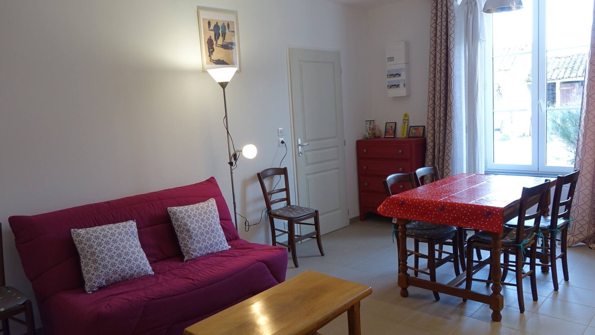 Benon Cottage | Cottage 5 to 7 people. 20 mins from La Rochelle, 10 mins from the Marais Poitevin.