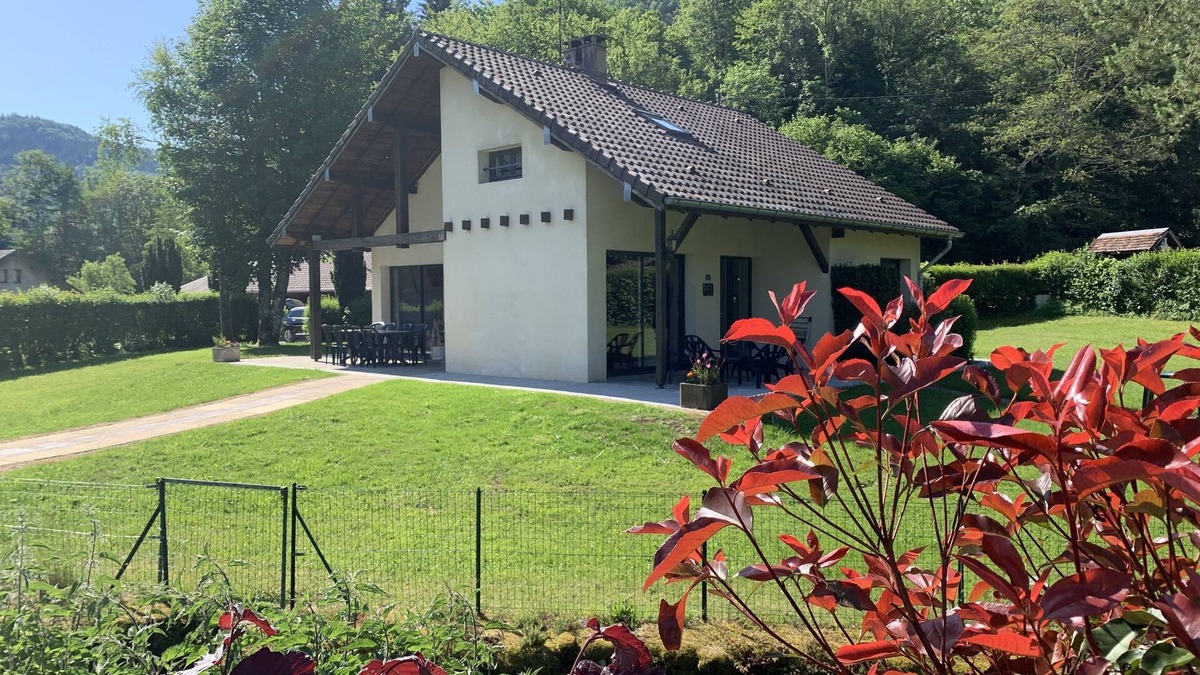 Nans-sous-Sainte-Anne Ski Chalet | Cottage 6 people on the quiet riverside le Lizon n in Franche Comté