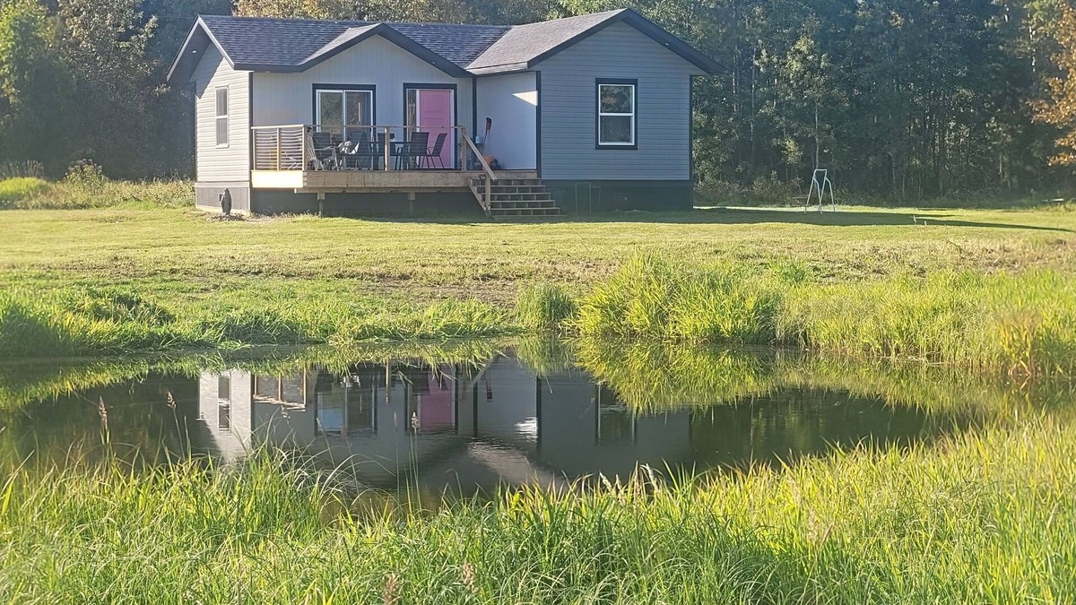 Central Alberta Cottage | Cottage A Little piece of Heaven