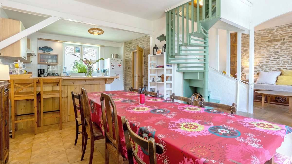 Arzano House | Cottage 'Ancienne Maison De Famille 6-8 Pers' with Private Terrace, Private Garden and Wi-Fi
