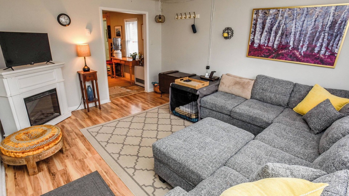 Helena Cottage | Cottage at Bunkhouse