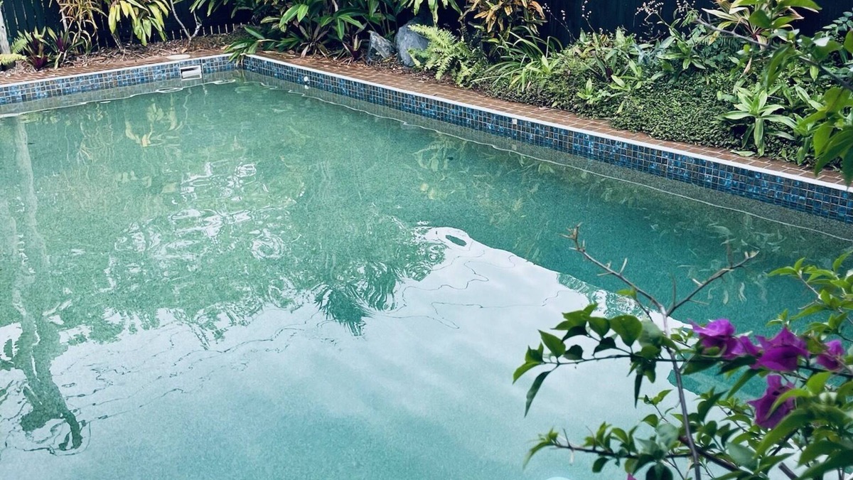 Yorkeys Knob House | Cottage at Holloways Beach, Cairns. Close to the city, airport and hospital.