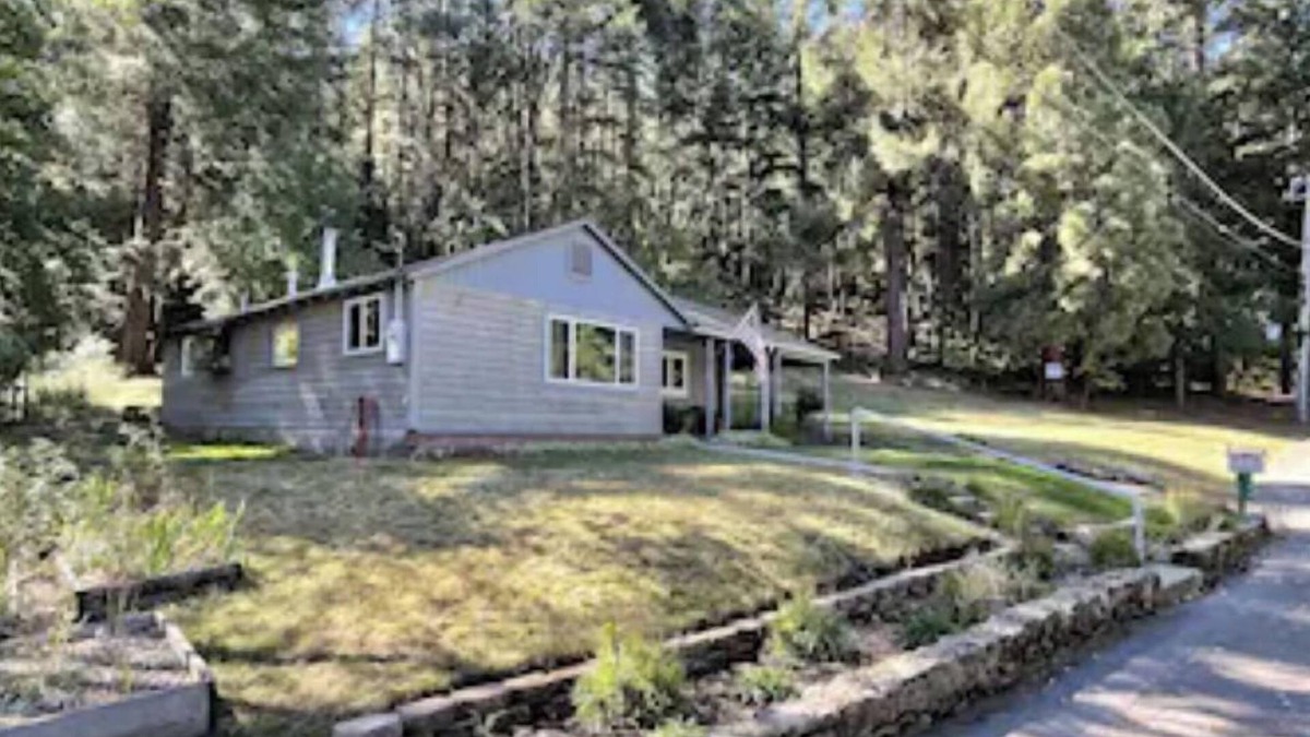 Quincy House | Cottage at the bottom of the mountain