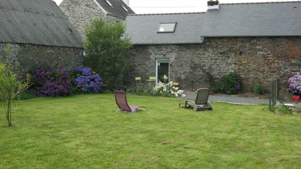 Pleyber-Christ Cottage | cottage at the foot of the mountains of arrée, 10 minutes of Morlaix Bay