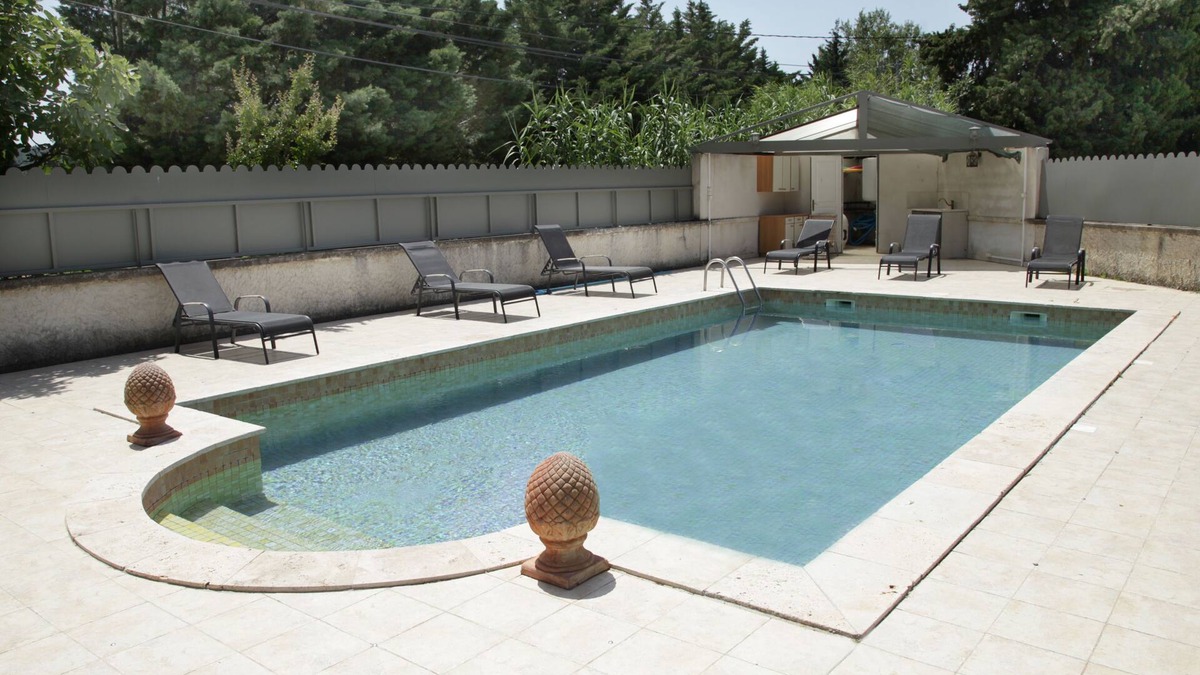 Fontvieille House | Cottage at the foot of the Alpilles for 4 people with swimming pool, surrounded by olive trees