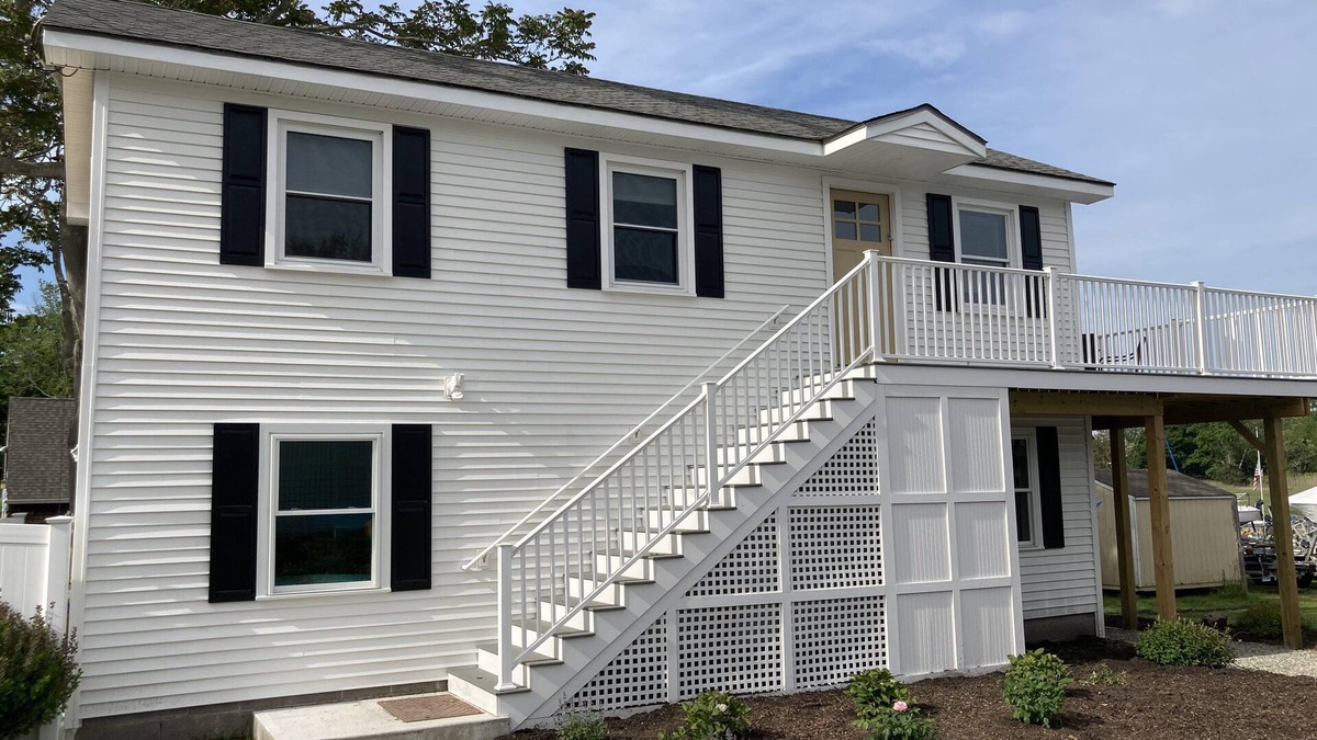 Clinton House | Cottage at the Marina