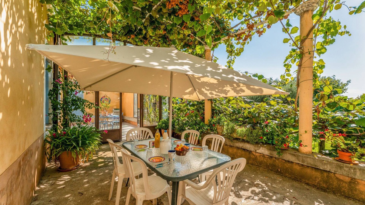 Pont-Saint-Esprit House | Cottage 'Atelier De Fernand - Mas Des Iles' with Private Terrace, Shared Garden and Wi-Fi