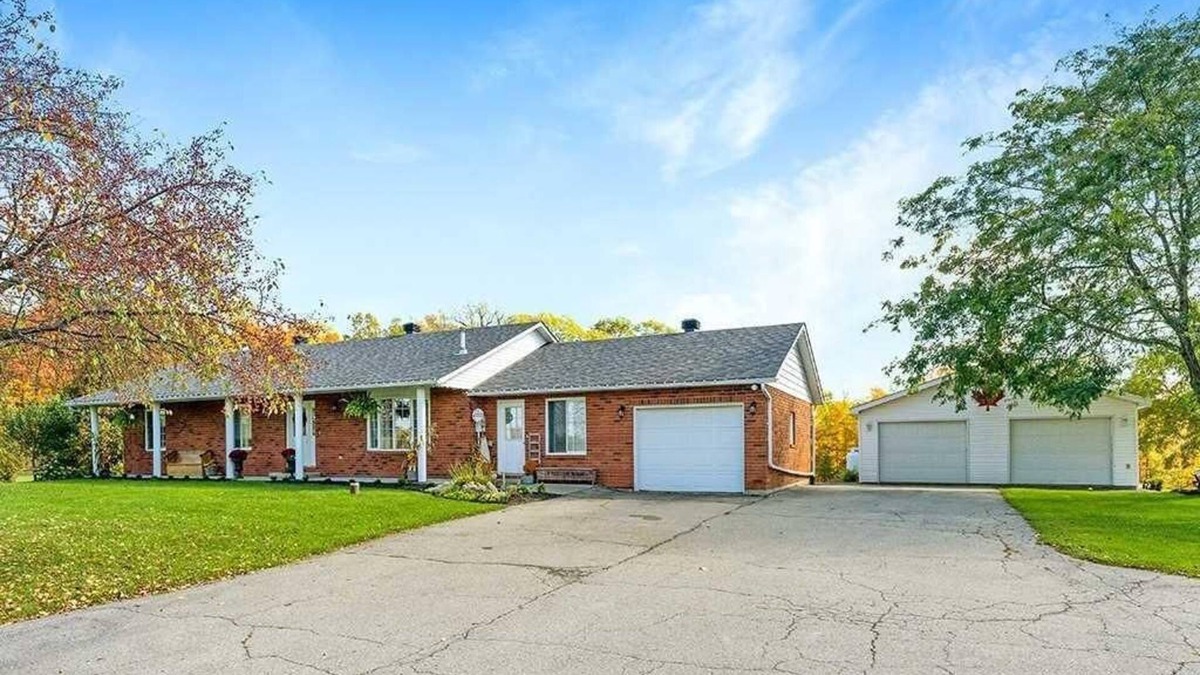 Elizabethtown-Kitley Cottage | Cottage backing water and with absolute quietness and privacy