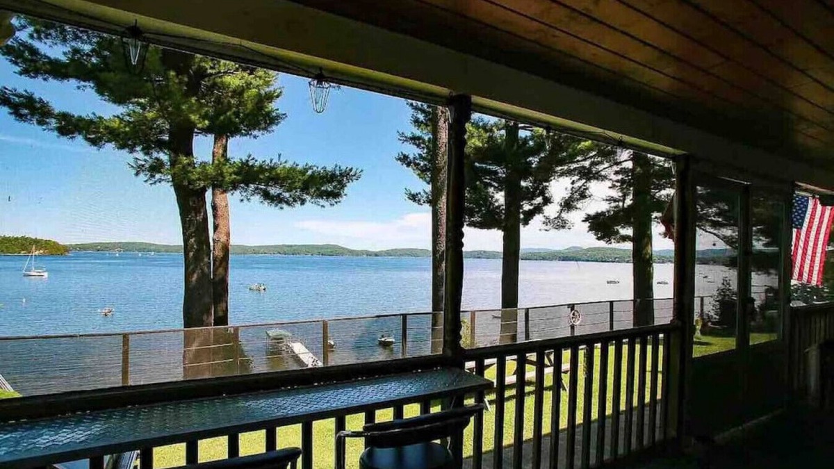 Colchester Cottage | Cottage · Beachfront Cottage on Lake Champlain, Colchester