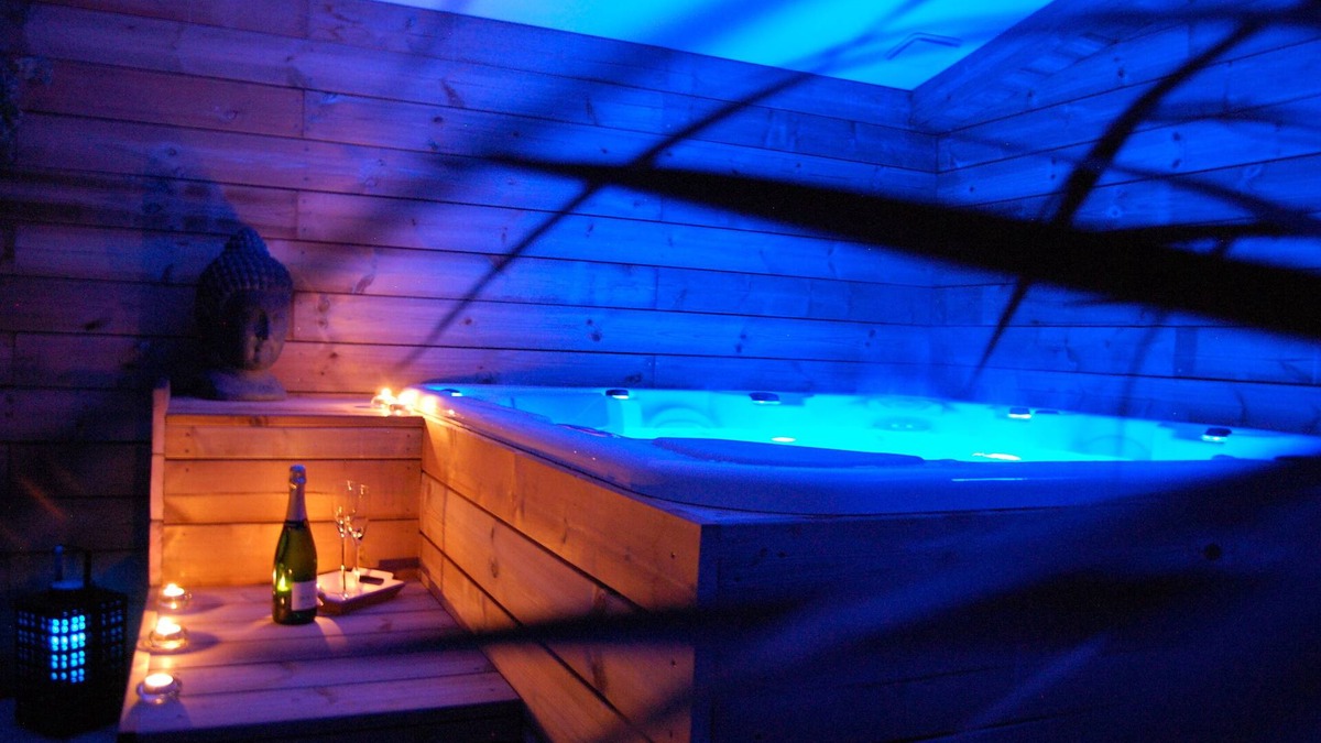 Gemozac House | cottage beautiful night: The Comptoir des Ecoliers