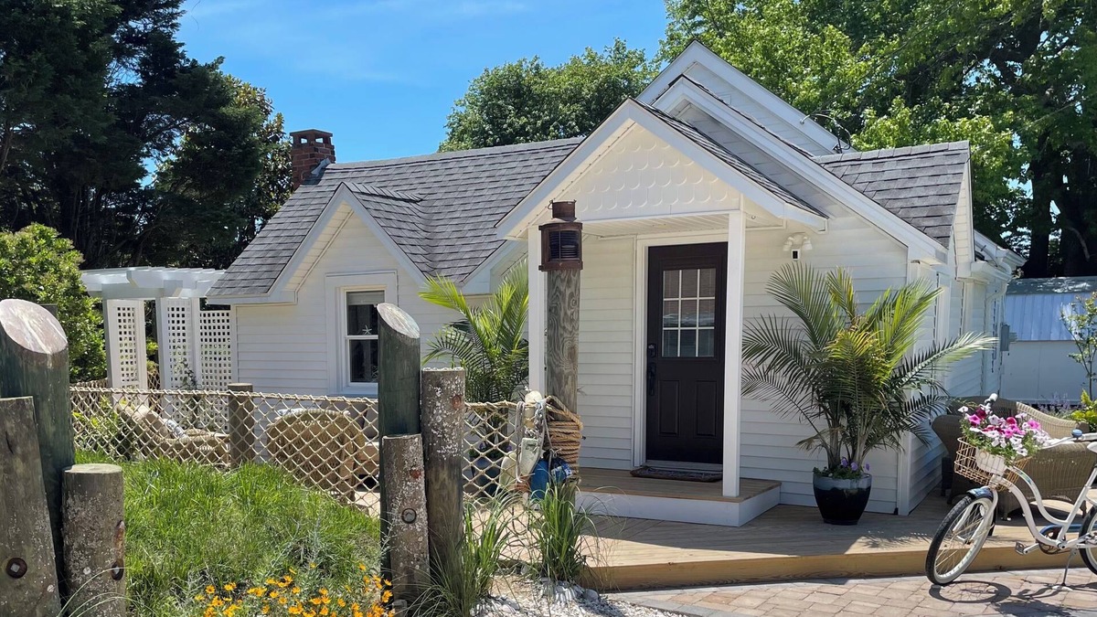 Chincoteague Cottage | COTTAGE BLUEFISH on Chincoteague Island! A cozy island getaway -NEW REMODEL