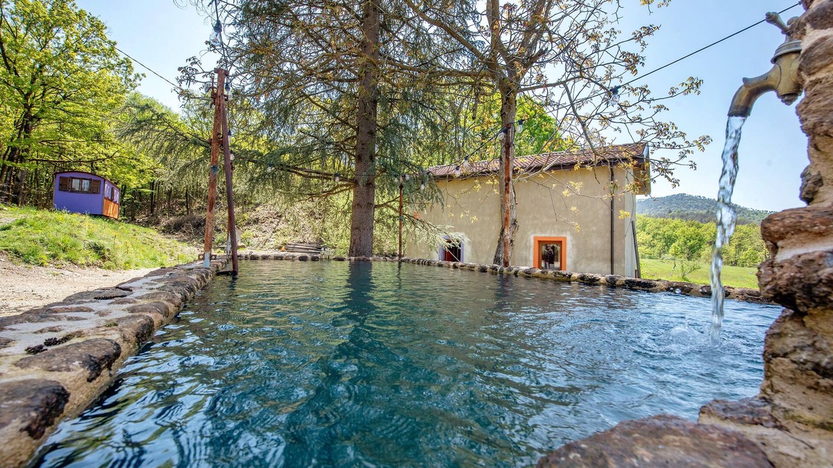 Casaleggio Boiro Cottage | Cottage 'Borgo Tassani' with hill view, Wi-Fi and Air Conditioning
