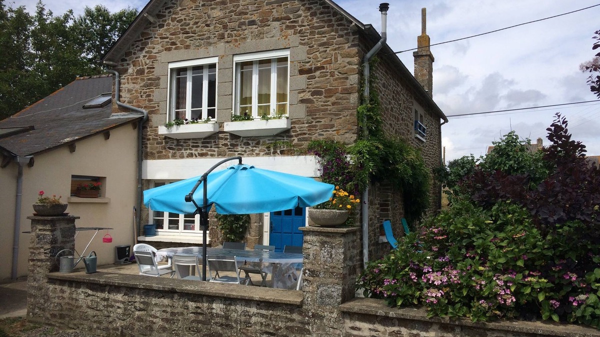 Plenee-Jugon House | cottage Breton countryside 6 to 8 places-35 minutes from beaches and many sites to visit