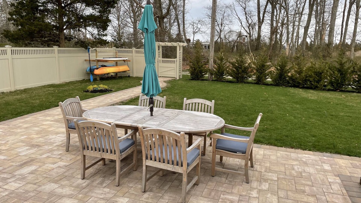 Southold Cottage | Cottage by Cedar Beach