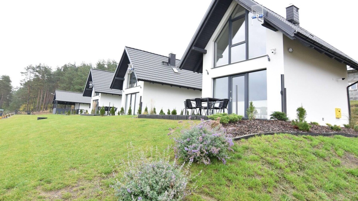 Lipnica House | Cottage by Kiedrowickie Lake with Boat Access