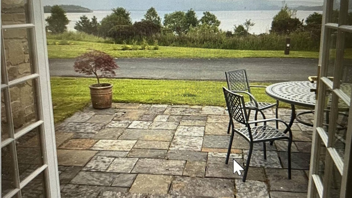 Alexandria Cottage | Cottage by Loch Lomond shore with luxury spar