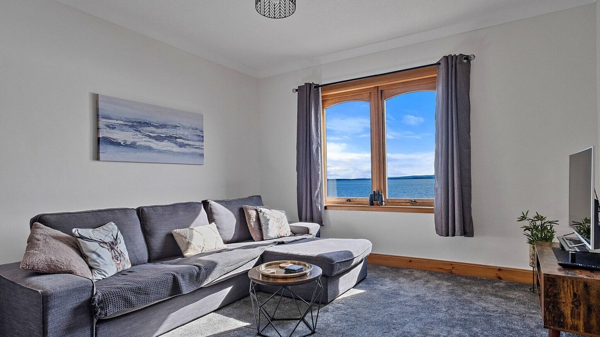 Avoch House | Cottage by Moray Firth with Stunning Views