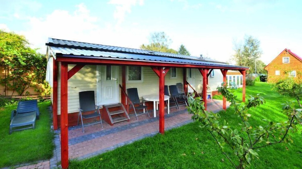 Malechowo House | Cottage by Ostrowieckie Lake with Private Beach