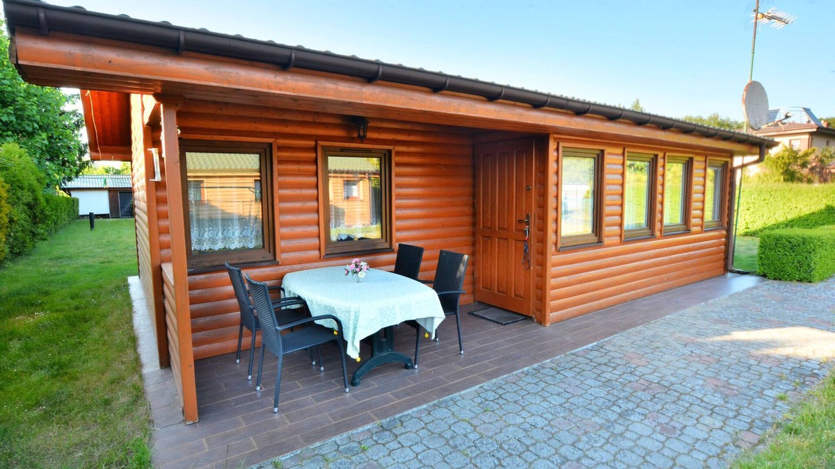 gmina Manowo House | Cottage by Rosnowskie Lake with Sandy Beach