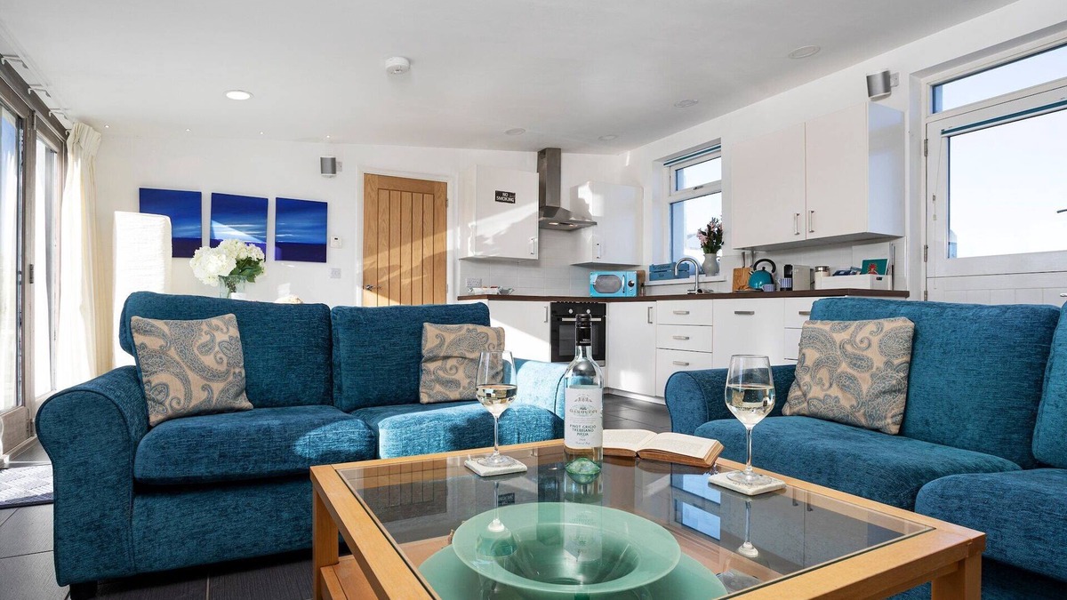 Barrow-in-Furness Cottage | Cottage by South Walney Lighthouse & Nature