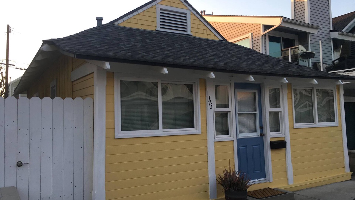 West Newport Cottage | Cottage by the Beach