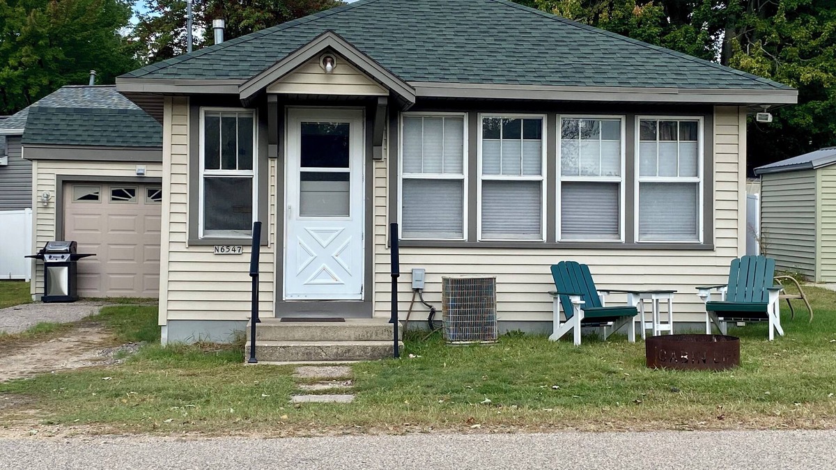 Shawano Cottage | Cottage by the Beach