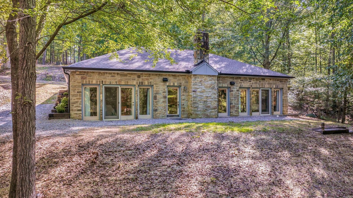 Hickman Cottage | Cottage by the creek on 17 acres minutes from Leipers Fork! Writer’s Paradise…