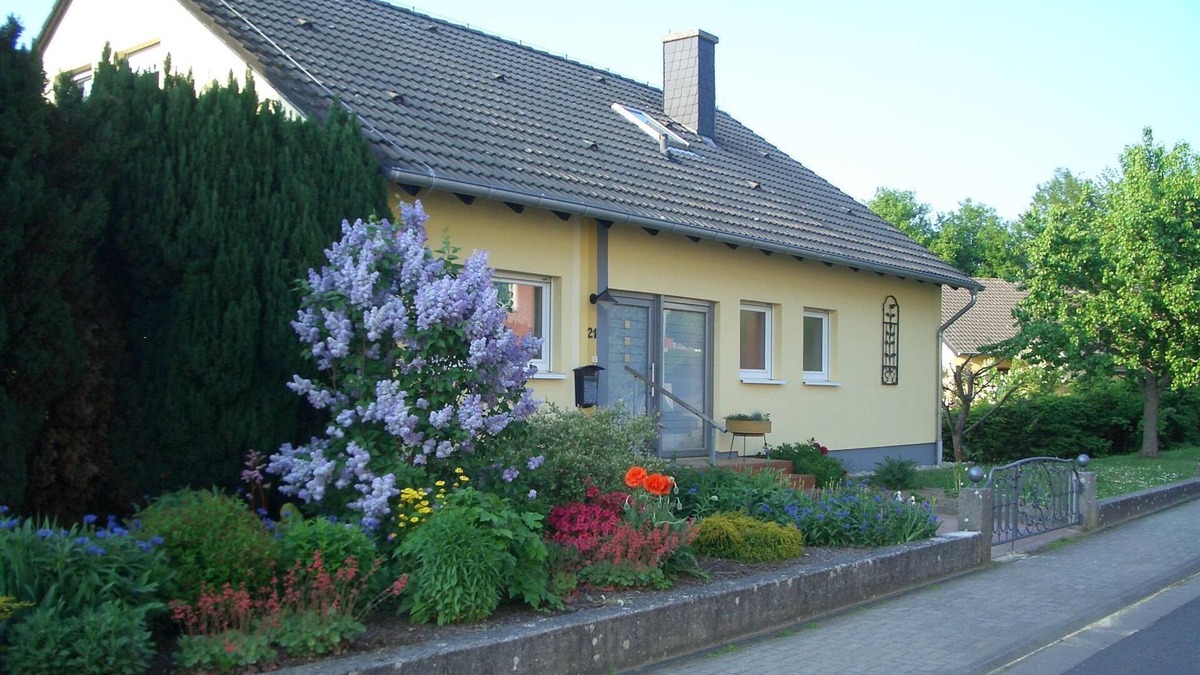 Kastellaun House | Cottage by the lake - cottage, toilet and bath / shower separated,