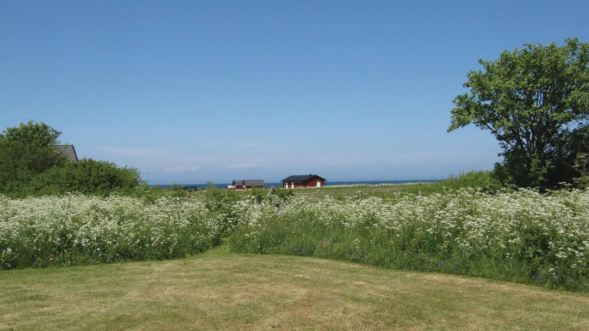 Nyhamn House | Cottage by the lake, overlooking the small picturesque fishing village of Brissund.