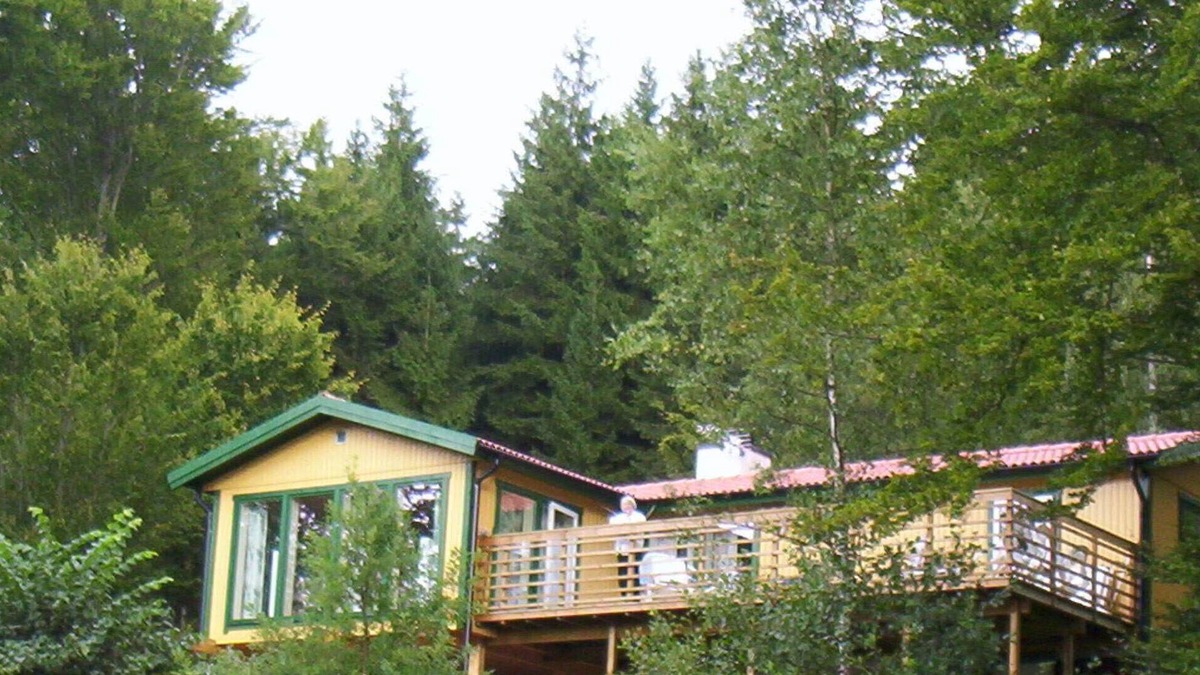 Arkelstorp Ski Chalet | cottage by the lake Lerjevallssjön