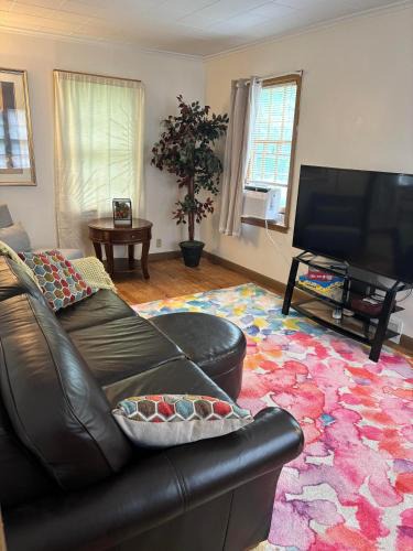 Ames Apartment | Cottage by the park