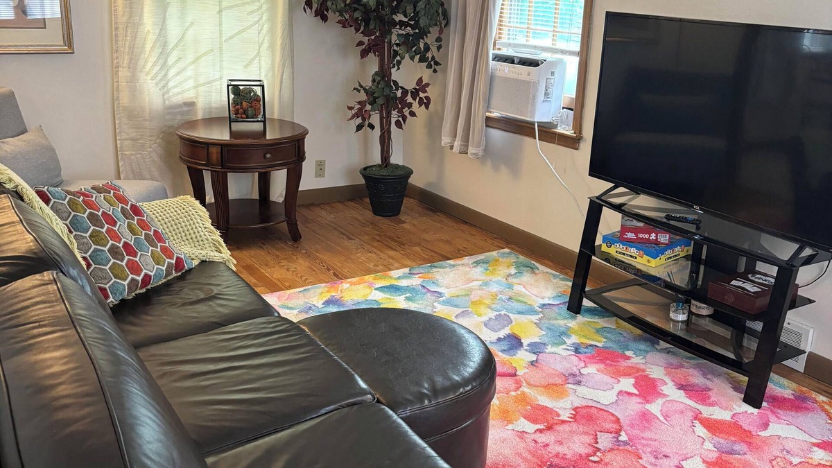 Ames Apartment | Cottage by the Park