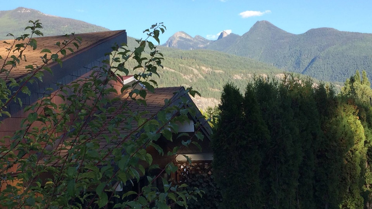 Kaslo Cottage | Cottage By the River