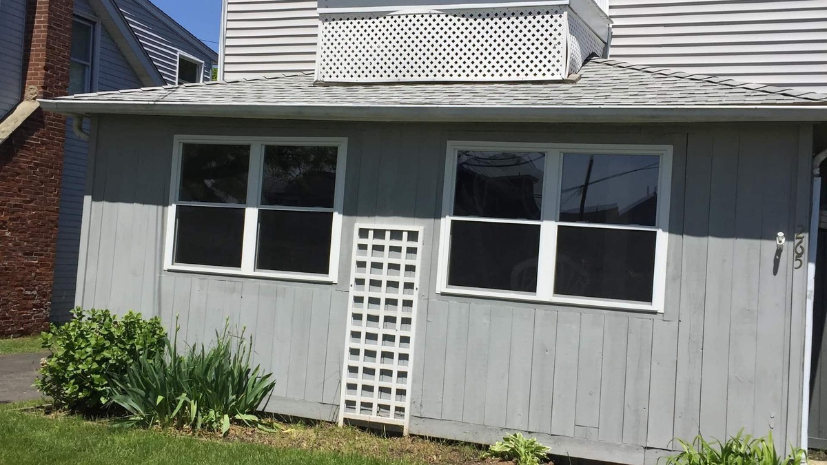 Momauguin House | Cottage by the Sea, Yale New Haven Getaway Destination