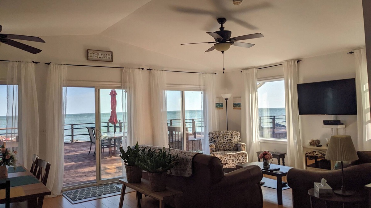 Leamington Cottage | Cottage by the shore - Breathtaking views of Lake Erie - Leamington, Ontario