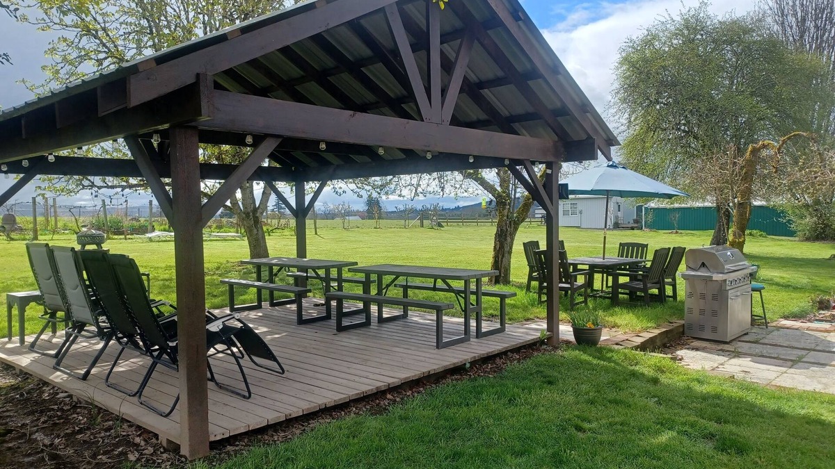 Newberg Cottage | Cottage by the Woods - Quiet getaway - In Oregon wine country.