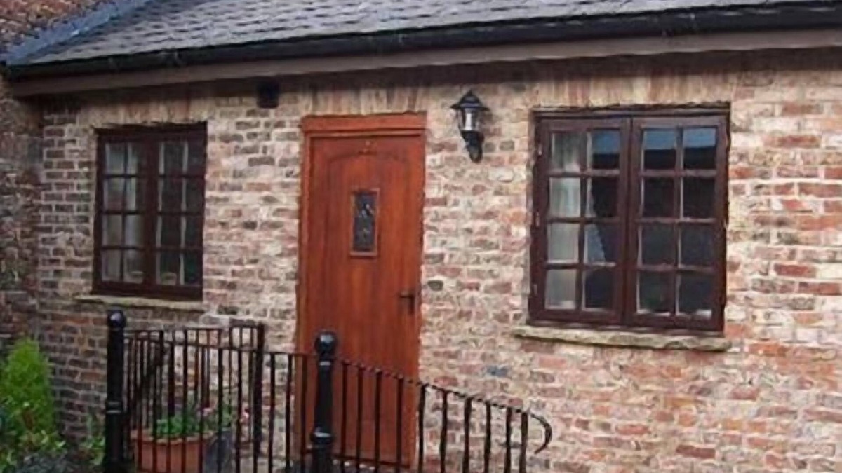 Flaxton Cottage | Cottage Cart Shed at Thompsons Arms Holiday Lets + B & B