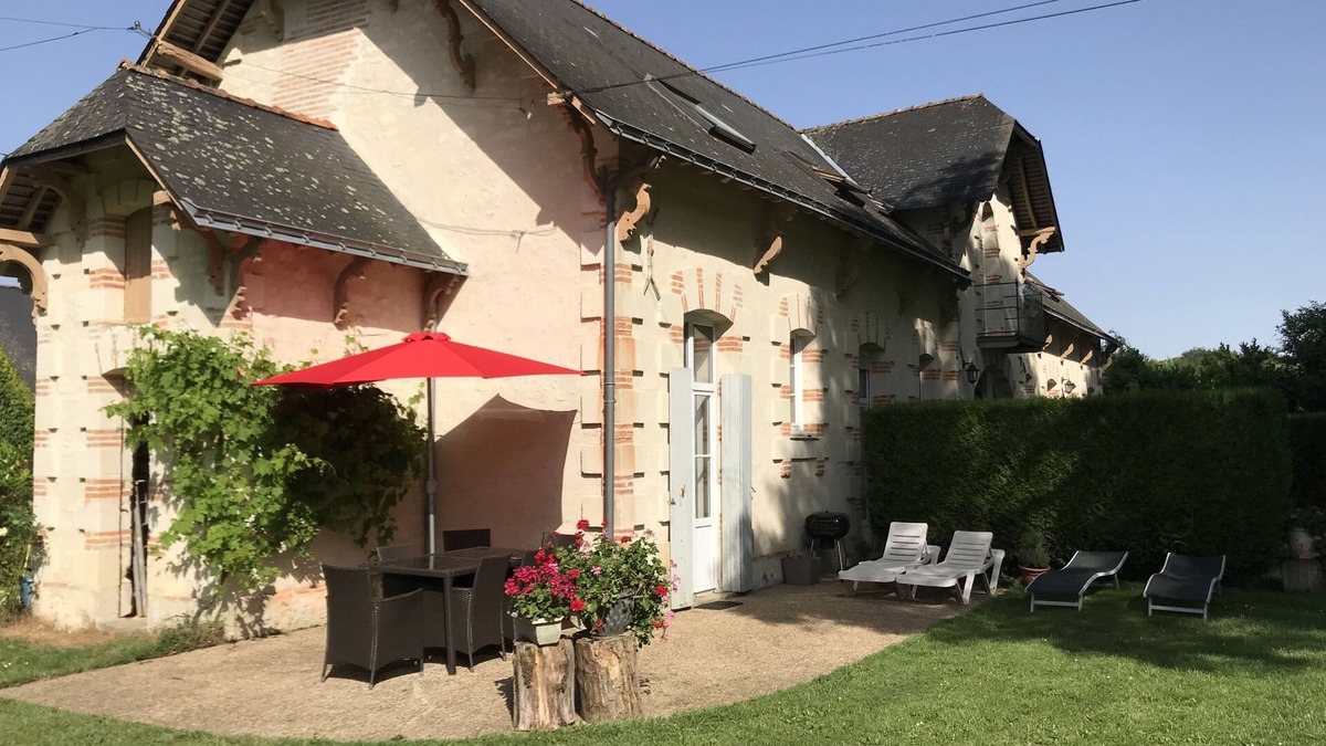 Jarze Cottage | Cottage (Chevalerie sleeps 5) in the grounds of a magnificent Chateau