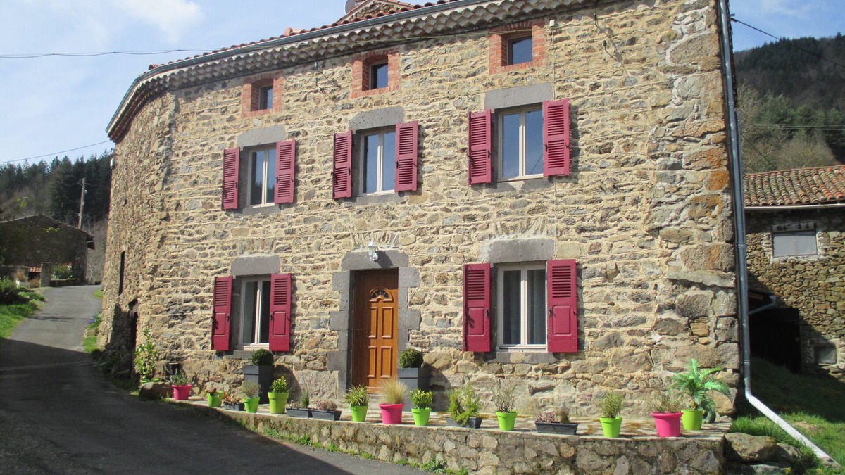 Villeneuve-dʼAllier Cottage | Cottage Clément from 4 to 12 people