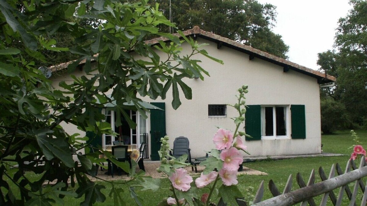 Queyrac Cottage | Cottage close to beaches