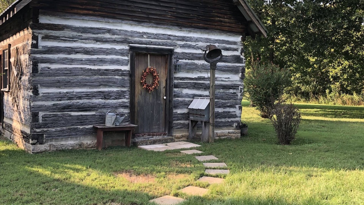 Hendersonville Cabin | Cottage close to Town